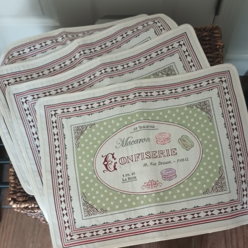 Vintage Style Macaron Placemat Set